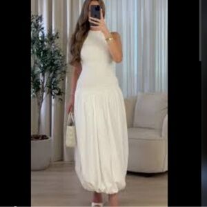 Spring /summer 🌺 NWT ZARA POPLIN BALLOON DRESS Size XS
🚨PRICE FIRM NO DISCOUNT